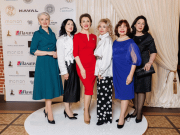 Группа «Дефиле для женщин элегантного возраста» на церемонии открытия Национального конкурса красоты и таланта «Мисс и Миссис Калининград 2026»
