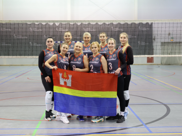 Директор дворца спорта «Янтарный» Татьяна Васильева приняла участие в волейбольном матче между командами Совета Федерации и сборной Калининградской области